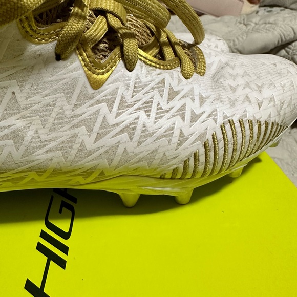 Lacrosse Cleats. White and gold Under Armour Women’s Lax Highlights. - Picture 10 of 15